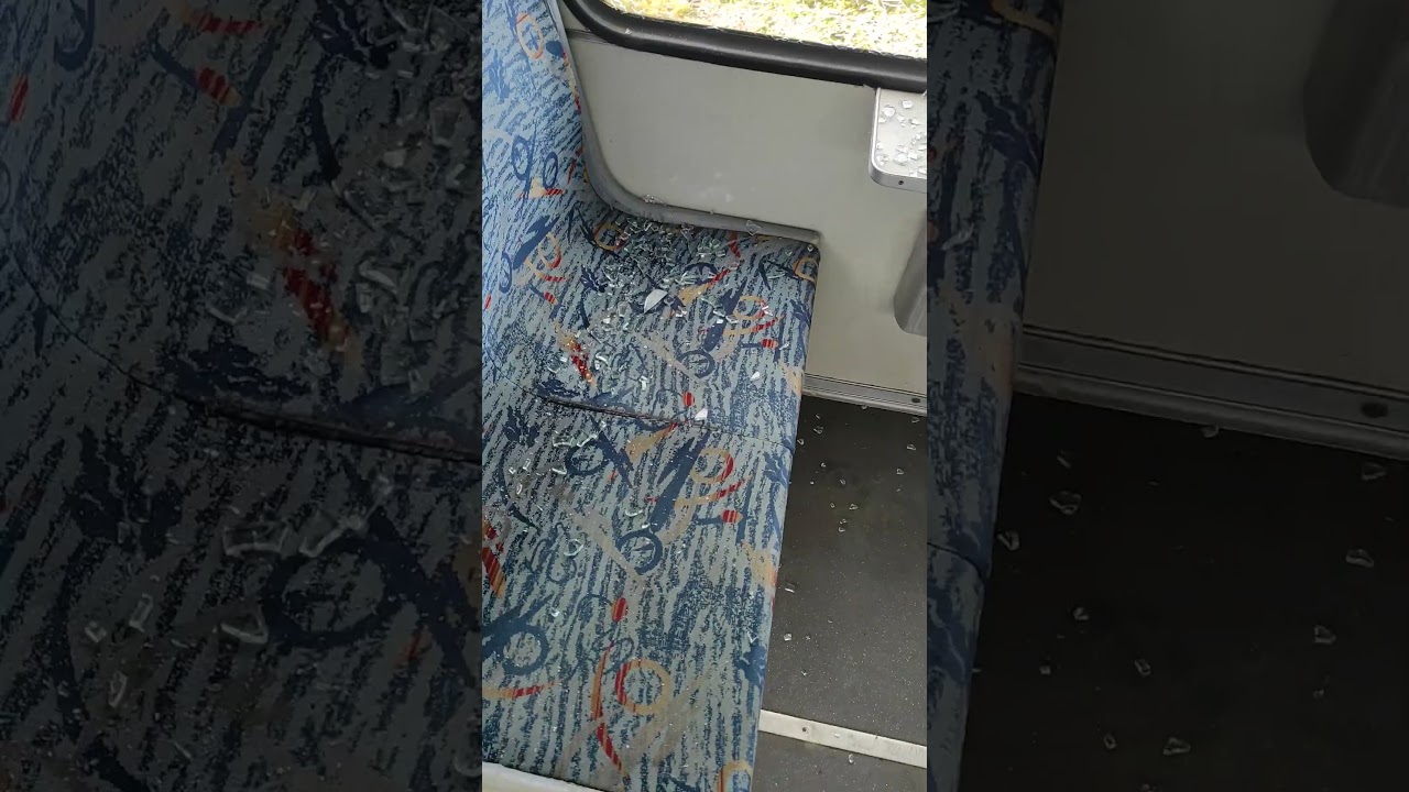 zdewastowany zespół trakcyjny 