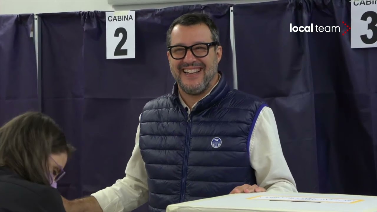 Elezioni, Salvini al seggio per votare