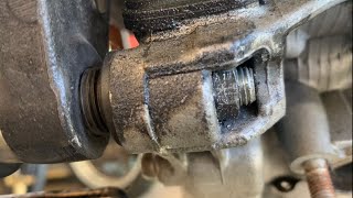 6×6 ロッククローラー 部品取りにも Removing the ZX6R Stripped Upper Engine Mount Nut / Bolt - YouTube
