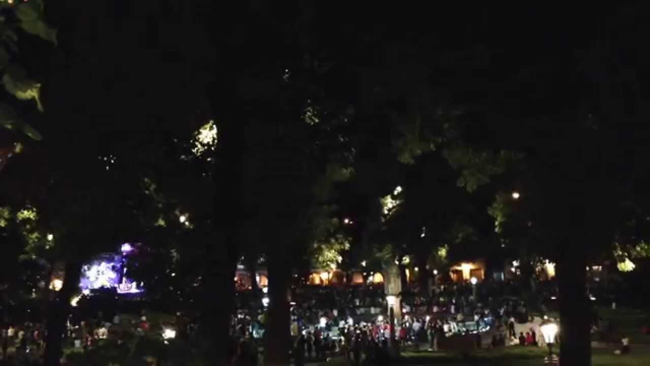 Lila Downs en Patzcuaro en la Plaza Vasco de Quiroga