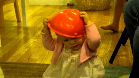 Eleanor hat Oct 2011.avi