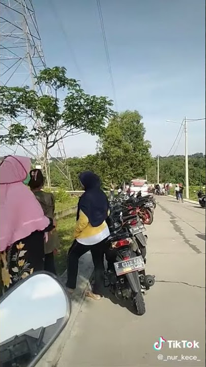 DETIK DETIK ORANG LOMPAT DARI TOWER