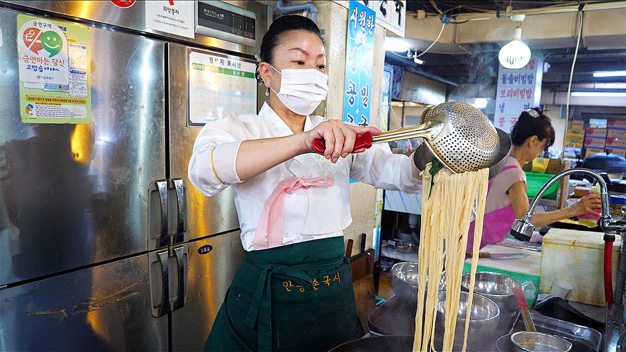 ⁣야들함이 끝내주는 안동 수육? 카리스마 한복 아줌마가 만드는! 안동국수집 수육 #shorts - Popular Boiled Pork Slices in Korea