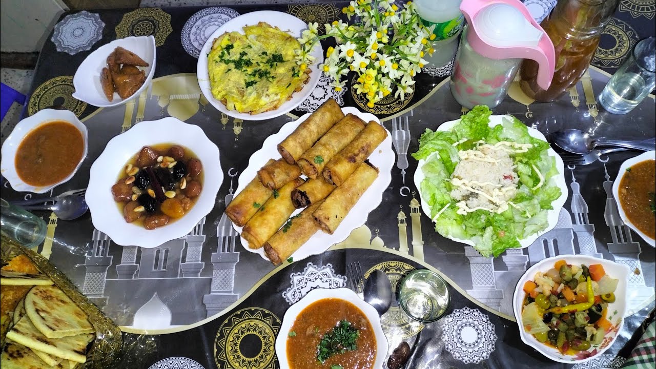 روتين اول يوم رمضان مع طريقتي في تحضير طاجين الحلو و شباح الصفرة مع سلطة ماسيدوان | طاولة رمضان 