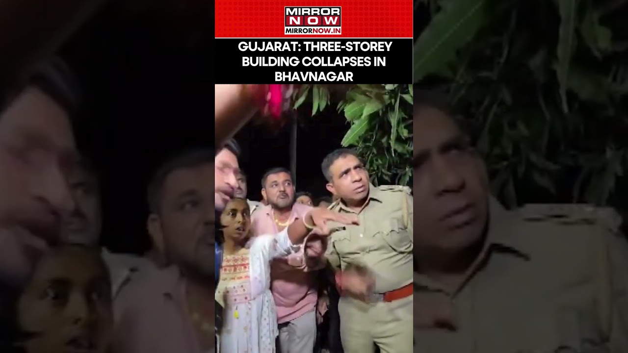 Гуджарат: в Бхавнагаре рухнуло трёхэтажное здание; из-под завалов спасены трое | Смотреть 