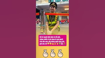 Anh chiến sĩ gồng mình cho menly oai vệ khiến ai cũng cười thích thú vì đáng yêu