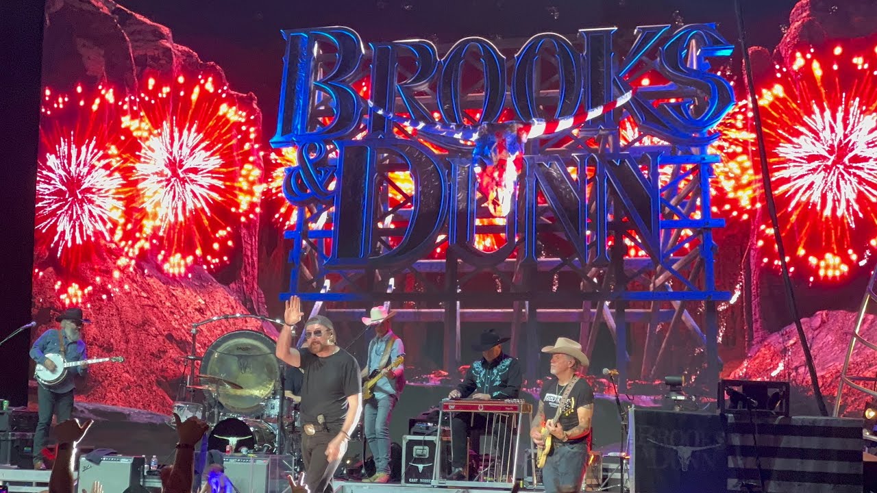 Brooks & Dunn - Only In America (PPL Center Allentown PA 6/28/24) - YouTube