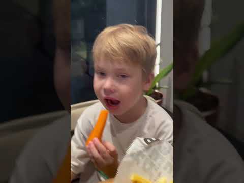 Когда ну очень захотелось морковки😂🥲🤌🏻🥕#дети #shorts #тикток #юмор