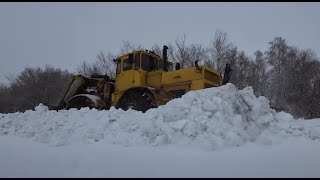 Трактор Кировец. Будни по расчистке снега.