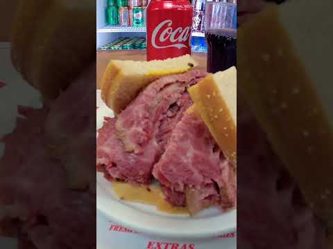 What to eat in Montreal? Top 3 most iconic meals in Montreal, Canada!