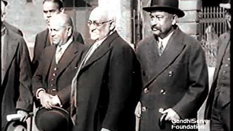 Mahatma Gandhi, Sarojini Naidu and others on way to 2. Round Table Conference, London, 1 Dec 1931