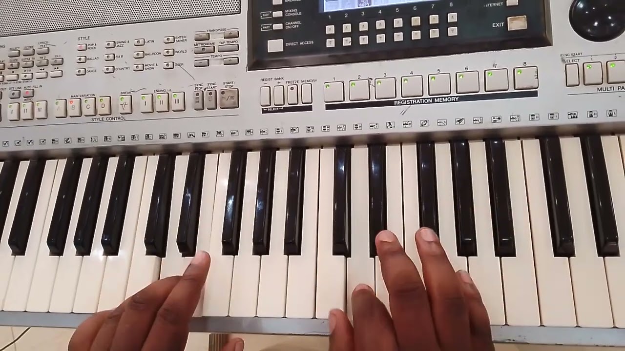 KWIGA GUCURANGA PIANO ISOMO Rya 3:Curanga aya manota biraguhesha kumenya indirimbo washobora//BIKEM.