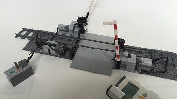 Automatic railroad crossing controlled by Lego Mindstorms NXT