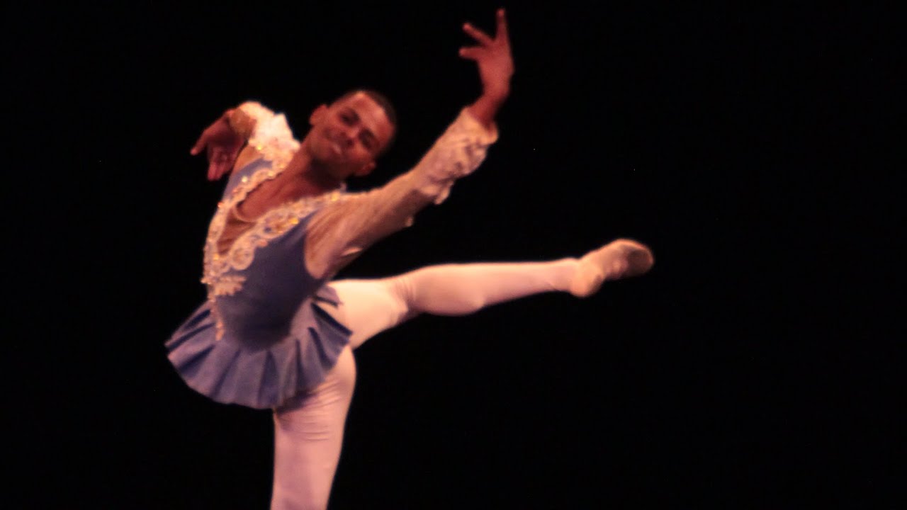 La Esmeralda male variation