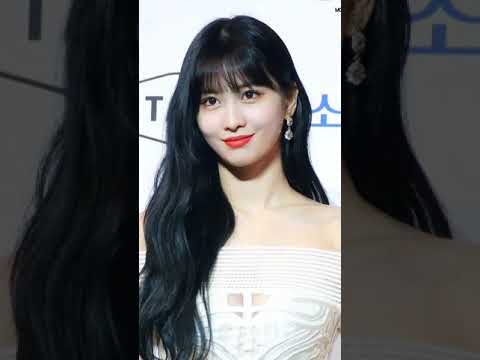 Who do u think looks better with black hair? #nayeon​ #jeongyeon​ #momo​ #sana​ #jihyo​ #mina​