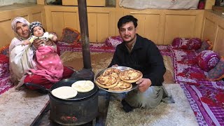 How We Make Chicken Keema Naan At Home - Village Life In Gilgit Baltistan -  Winters Season