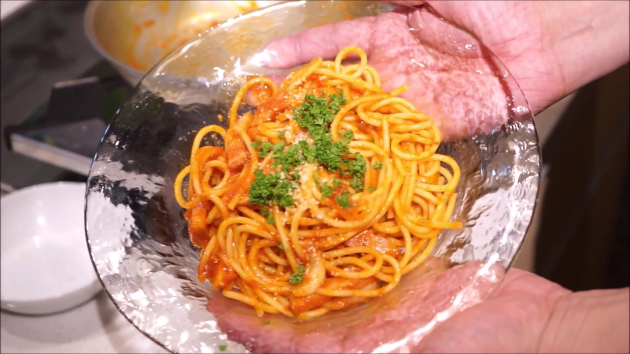 DJスタイル アルミパンでパスタソースを絡める - YouTube