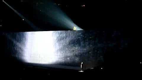 Roger Waters: Vera Lynn / Bring the Boys Back Home / Comfortably Numb ~The Wall LIVE 2010~ Chicago