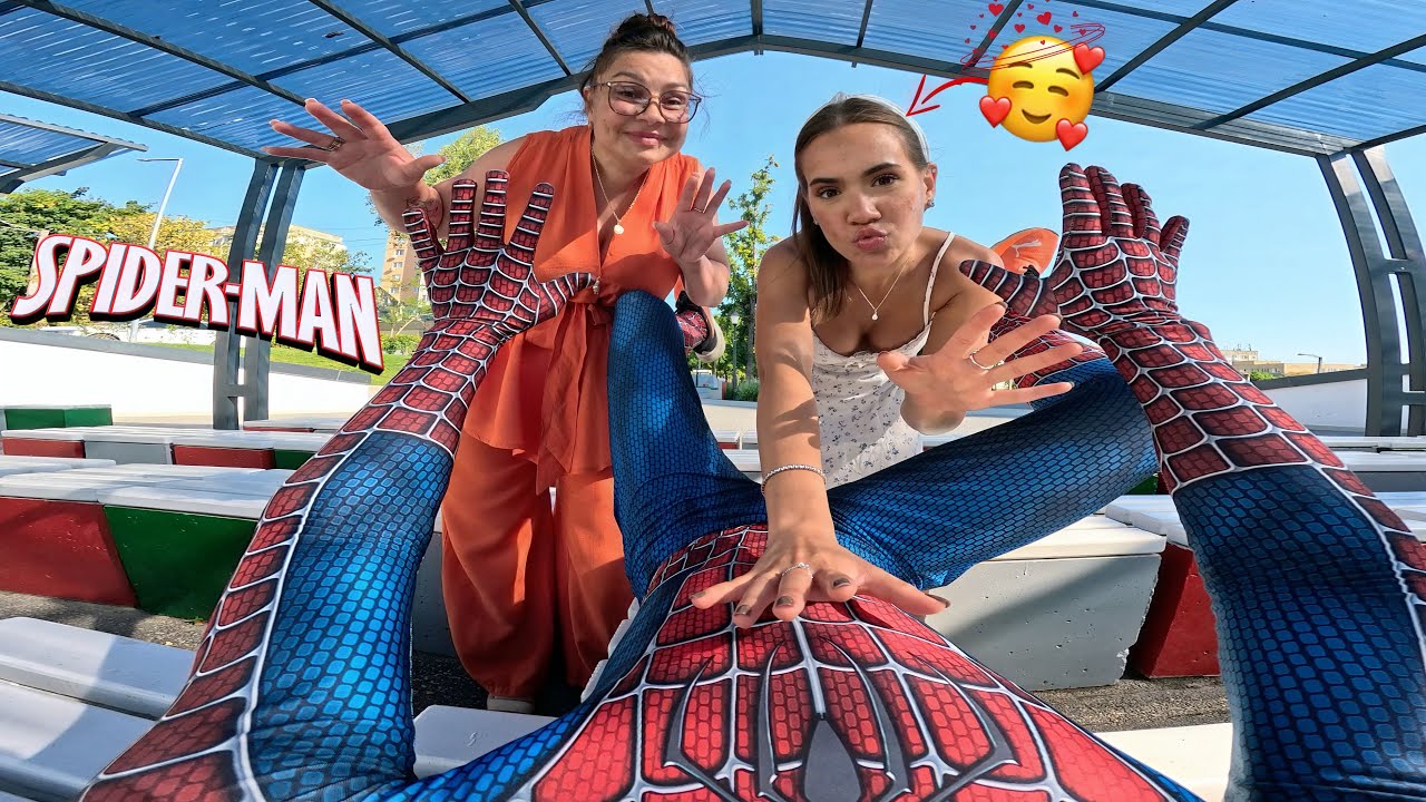 THIS CRAZY GIRL AND HER MOM WANT SPIDER-MAN TO MARRY HER (Epic ParkourPOV Romantic Love)