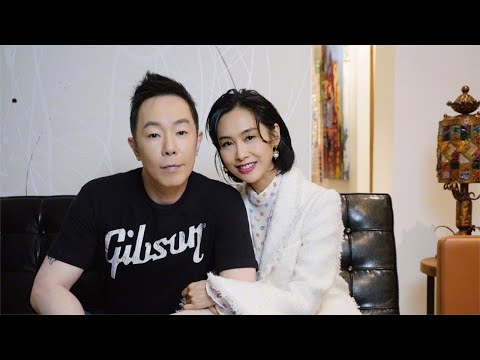49岁朱茵罕秀恩爱！和黄贯中牵手逛街太甜蜜