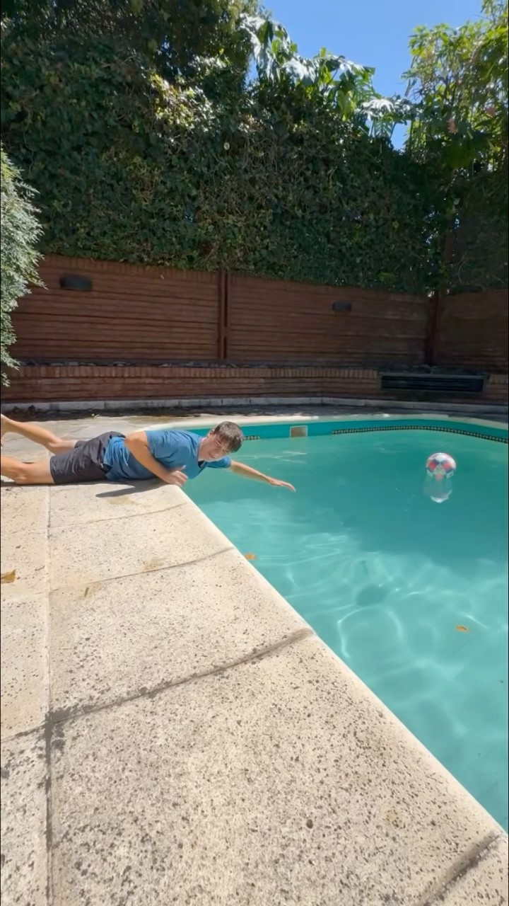 cuando la pelota se va a la pileta