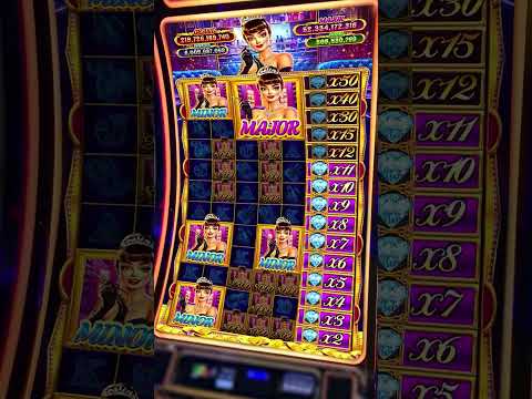 Our Puppy Chihuahua First Time in a Hotel Casino (Bowling)