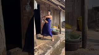 Bố Mẹ Ck Thì Làm Mư.ớt M.át Mồ Hồi, Còn Dâu Thì Nhả.y H.ấ.t Đ.í.t