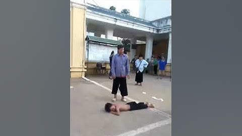 Em bé bị chó dại cắn lên cơn bệnh viện trả về