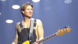 Busted vs McFly - Shine a Light