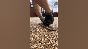 How to get a smooth finish on the Resin Bound Surfacing.#resinbound #resin #resinart #driveway