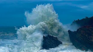 Halloween Monster Wave Explosion Show, Shore Acres, Oregon Coast