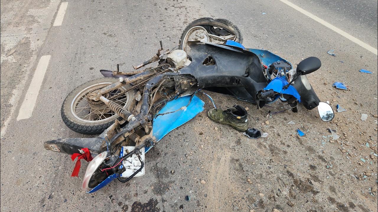 CHOQUE ENTRE AUTO Y MOTO DEJÓ UN JOVEN HOSPITALIZADO TRAS IMPACTO EN EL SEMÁFORO