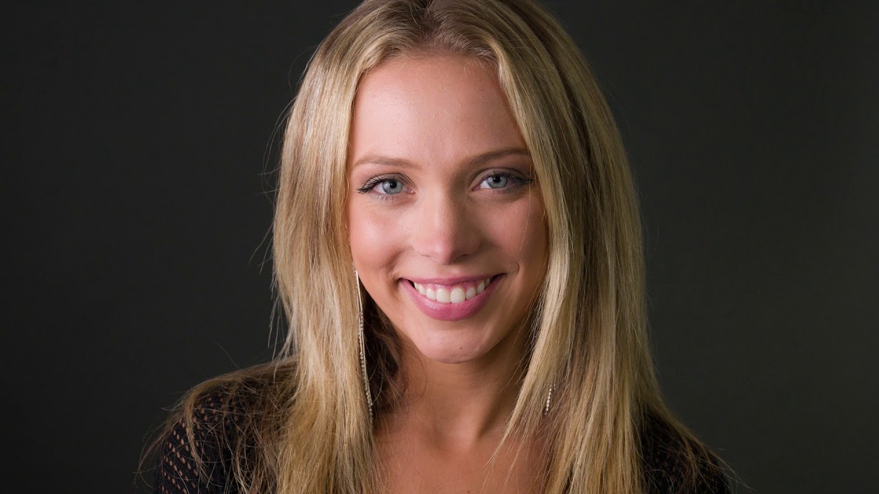 Basic OffCamera Flash Portraits with Umbrellas YouTube