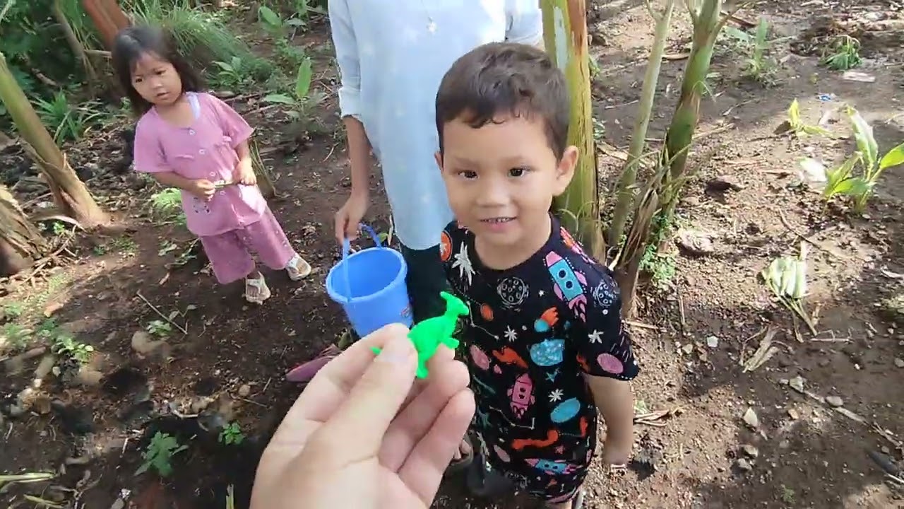 Mencari mainan yang tersembunyi 😂 || mainan nya banyak sekali #fypシ 