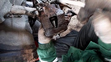 How to replace front brake discs rotors on AUDI A3 8L