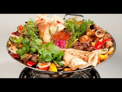 Традиционной Азербайджанской кухни курица в садже-Ənənəvi Azərbaycan mətbəxi Çolpa sac içi