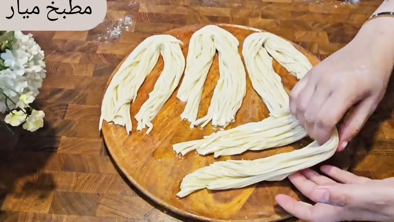 ملوي مقرمش من الخارج وطرى ولذيذ من الداخل ❣️☕️