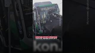Алматыда базар маңында автобус аялдаманы соғып, әйел мен бала жарақат алды