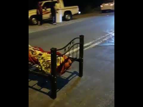 جثه مربوطه بسرير في منتصف الطريق بضواحي ابها تثير ذعر الاهالي