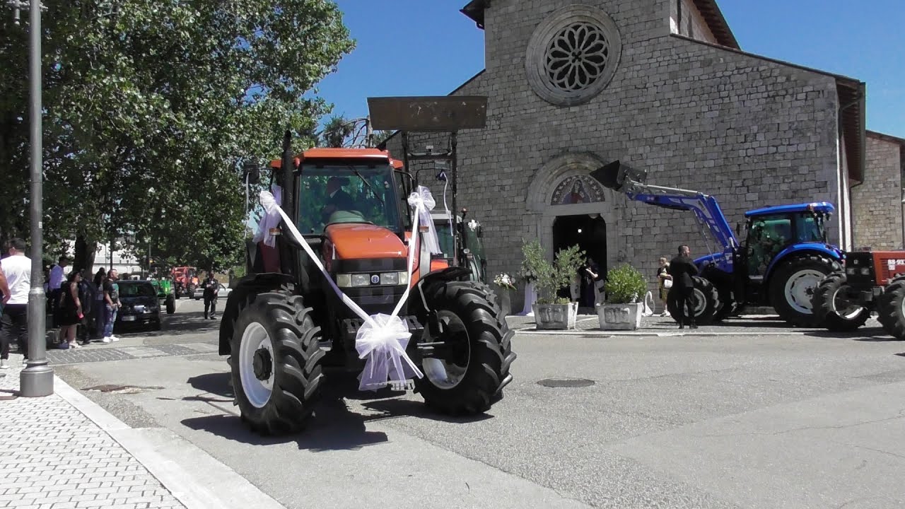 MI SPOSO COL TRATTORE! AGRIMATRIMONIO ANDREA & CHIARA SPOSI!!