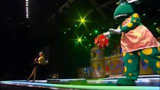 Video thumbnail of "The Wiggles - English Country Garden (Live)"