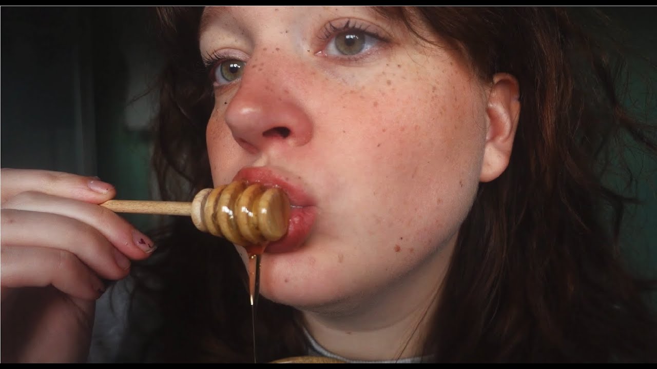 ASMR eating sticky honey with 2 different wooden spoons (no talking, intense mouth sounds)