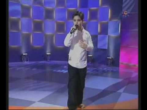 Abraham Mateo (9 aos) canta Al Filo De La Irrealid...