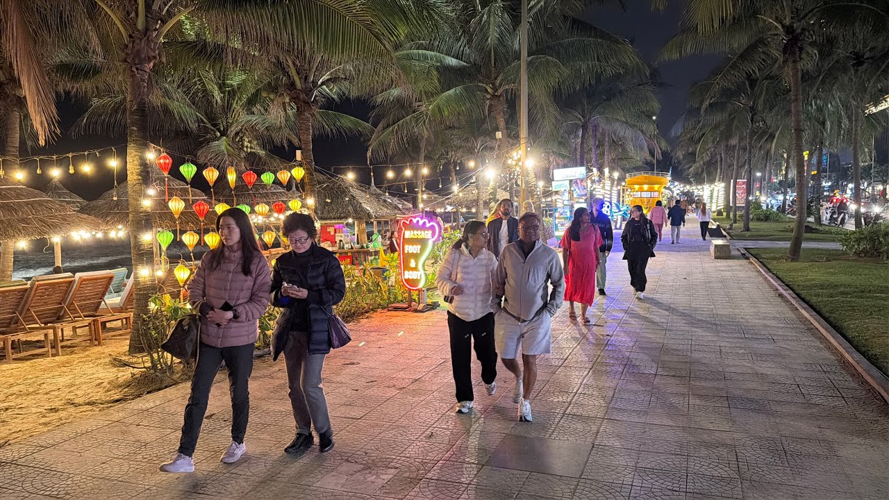 Peaceful Night Walk by the Beach in Đà Nẵng