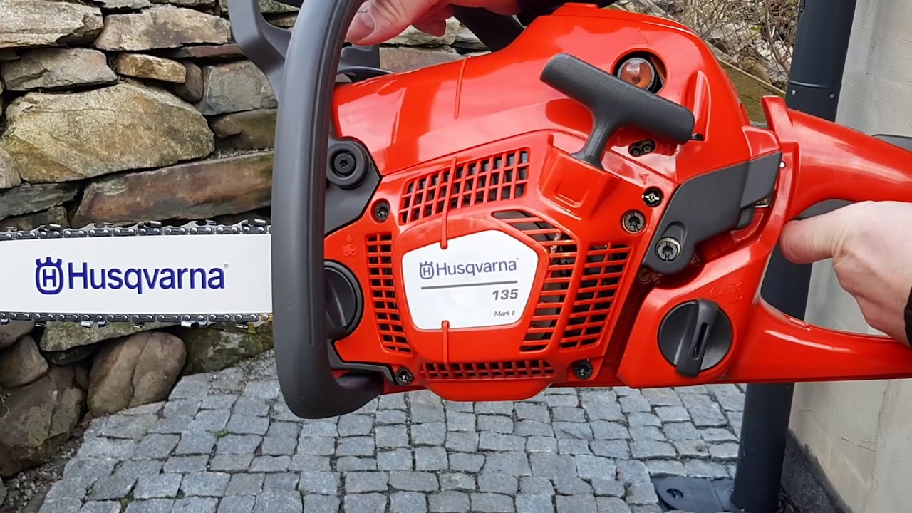 Какой бензин бензопилы хускварна. Бензопила Husqvarna 135 Mark II. Бензопила Husqvarna 135 Mark. Бензопила Husqvarna 135 x-Torq.