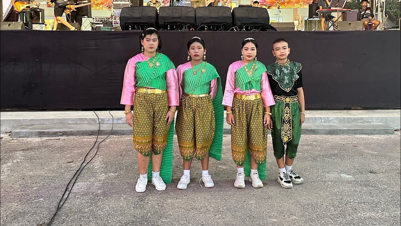 ชั้นประถมศึกษาปีที่ 6 ชุดการแสดง เกิดเป็นไทยใจต้องสู้