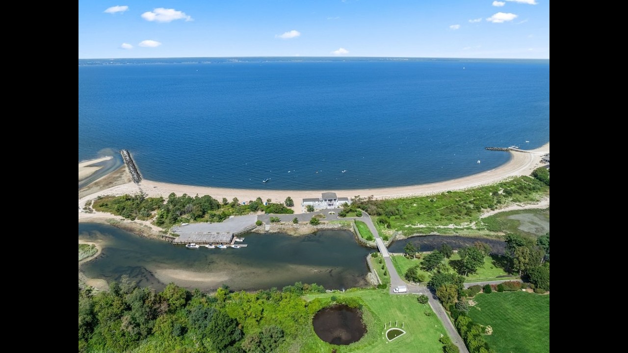 Luxury Elliman Long Island Property Tour presented by Regina Rogers-19 Frost Creek Dr., Lattingtown