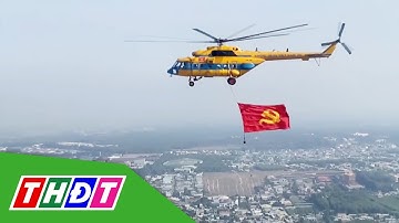 Phi đội trực thăng tập luyện kéo cờ chào mừng 50 năm thống nhất đất nước | THDT