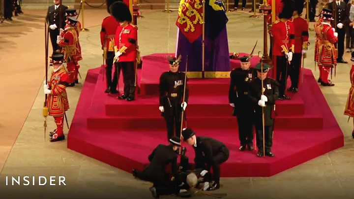 Royal Guard Collapses By The Queen's Coffin | Insider News - DayDayNews