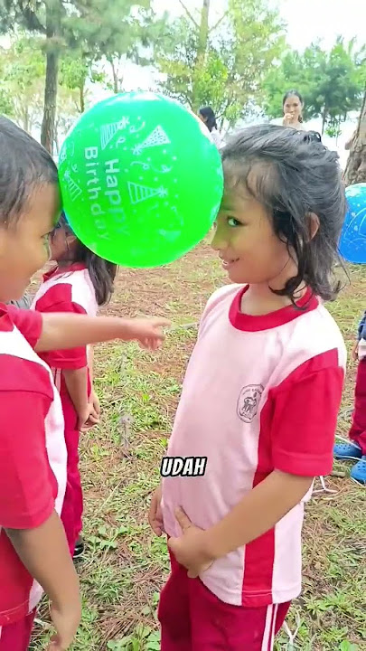 Ketika Ara Lomba Joget Balon Sama Teman Sekolah. Tabrakan 🎈👫🤦‍♀️